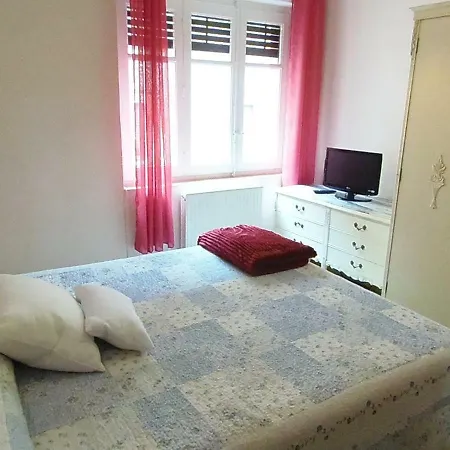 Junto A Plaza Mayor Apartment *